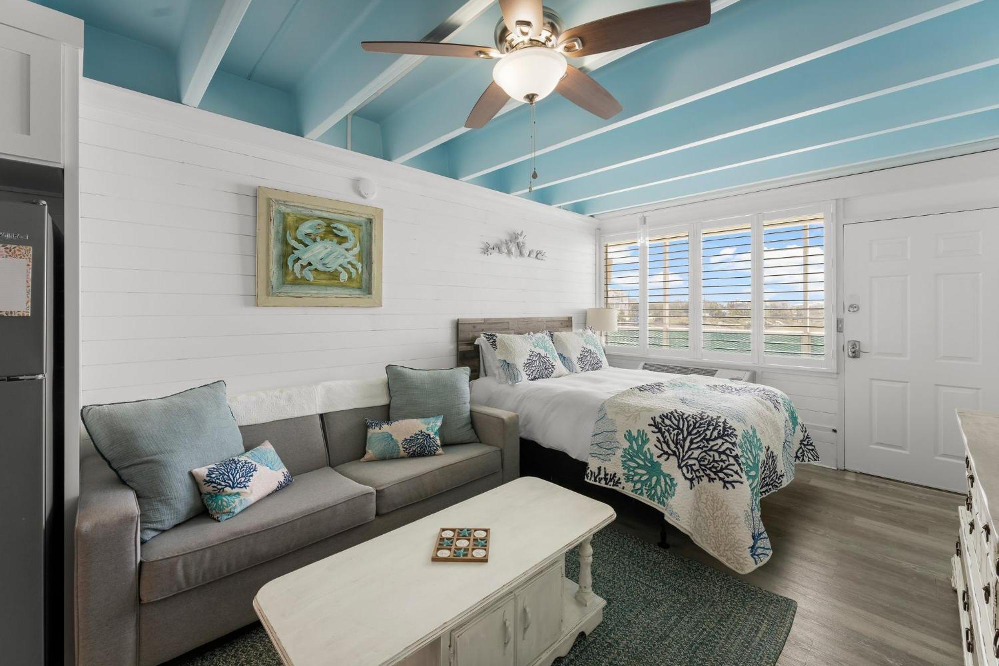 Sunset By The Sea At Fontainebleau Terrace #222 By Nautical Apartment