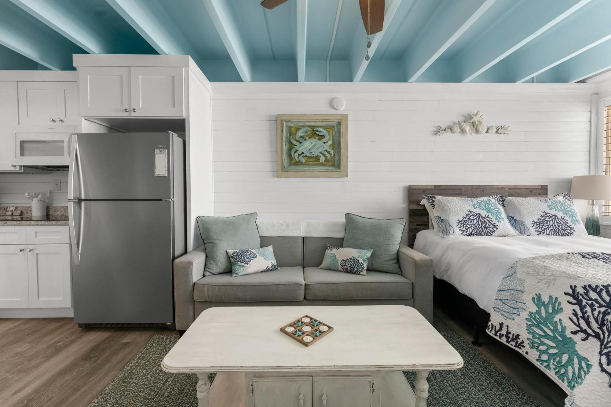 Sunset By The Sea At Fontainebleau Terrace #222 By Nautical Apartment